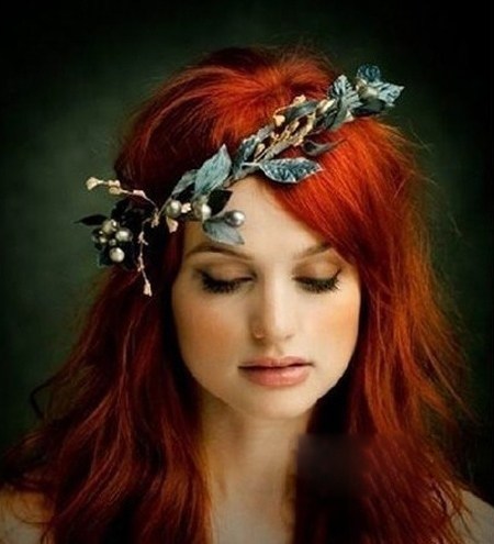 头顶的花环让你变身为婚礼上的童话