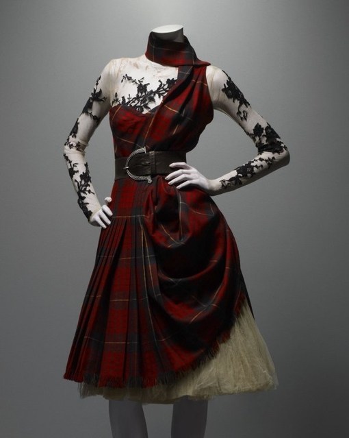 Alexander McQueen“Savage Beauty”紀(jì)念展