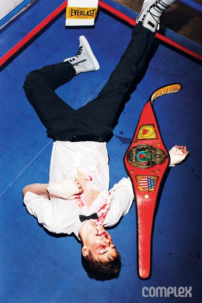 贾斯汀&#183;比伯写真扮拳击手 遭打血流满面