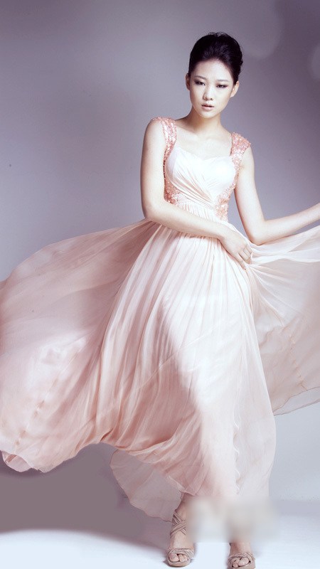 唯美礼服设计新娘更显清浅娇羞