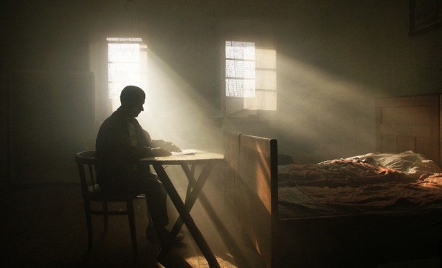 罗马尼亚摄影师Remus Tiplea关于窗户和阳光的摄影作品欣赏
