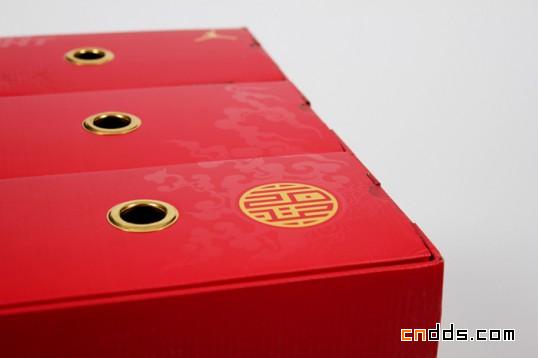 喜庆的中国红运动鞋包装