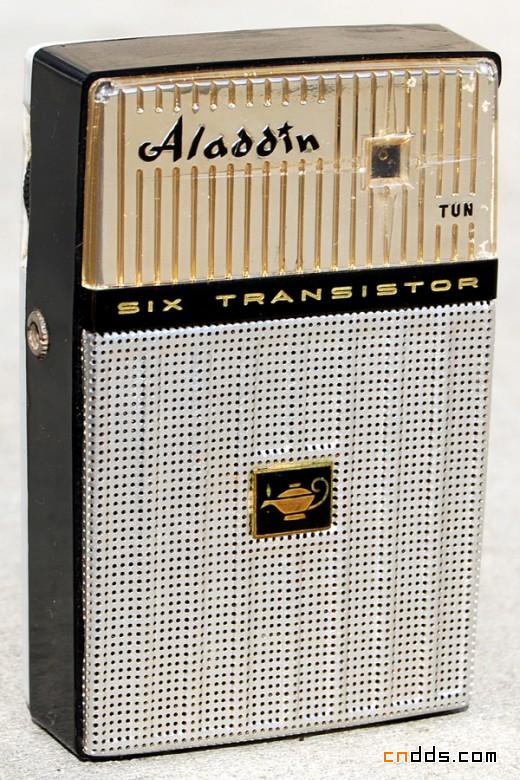 怀旧设计：1960年代老式晶体管收音器
