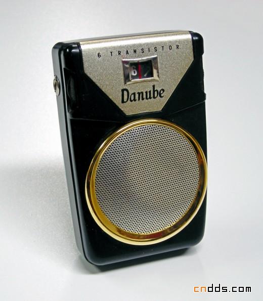 怀旧设计：1960年代老式晶体管收音器