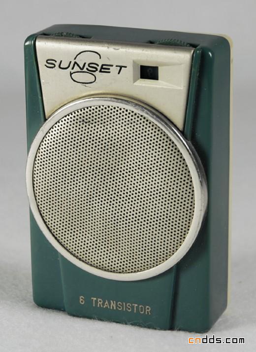 怀旧设计：1960年代老式晶体管收音器