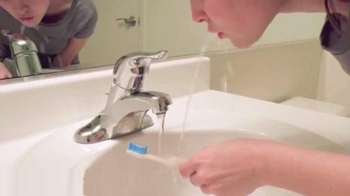 喷泉牙刷