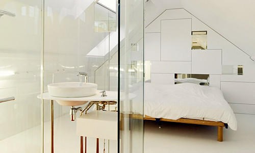 纯白的通透，比利时M-Architecture设计30平小阁楼