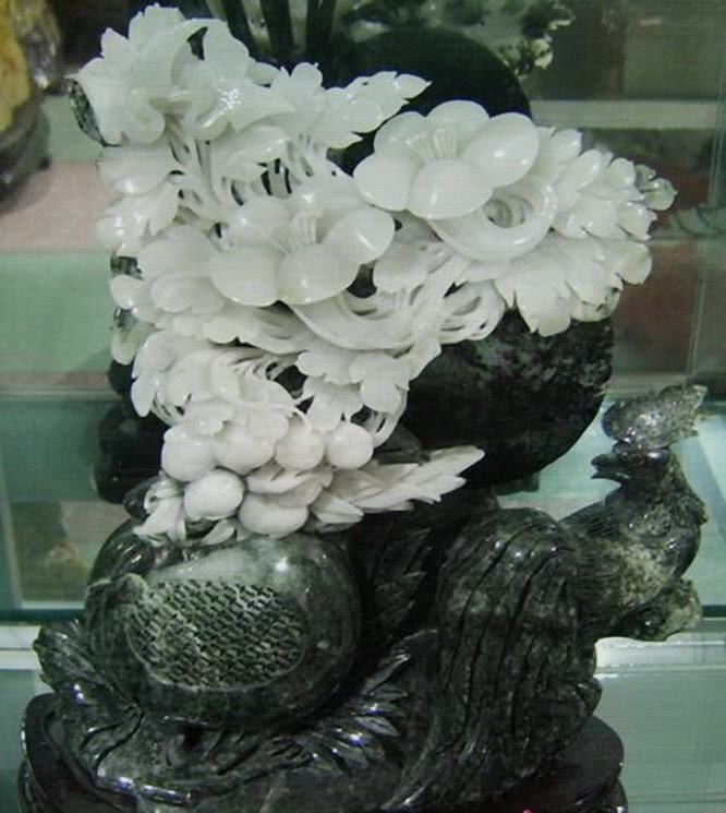 玉石的植物雕刻