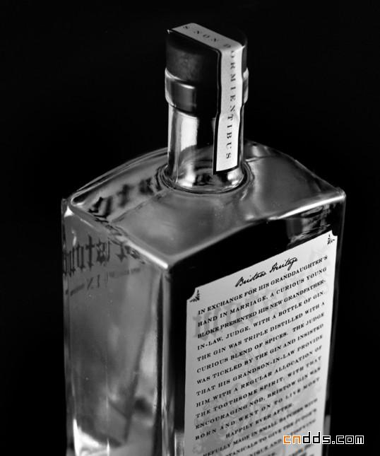 国外一款酒瓶子设计