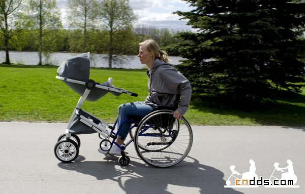 适应轮椅的儿童推车
