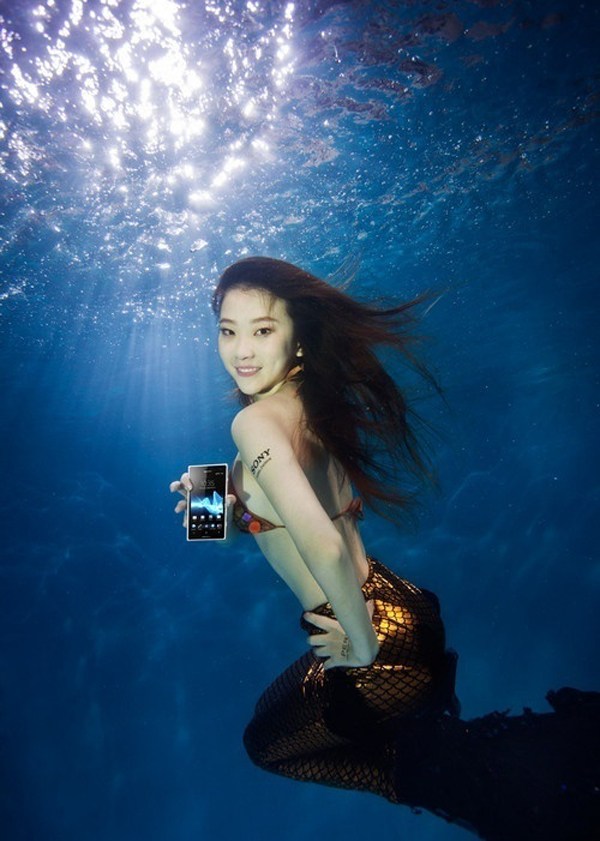 美人鱼广告水下摄影