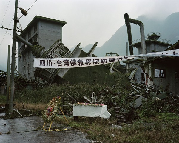 震撼：记录5.12地震过后的系列摄影