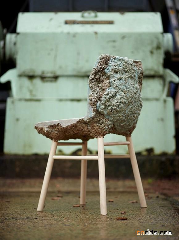 像水泥一样的木屑椅子
