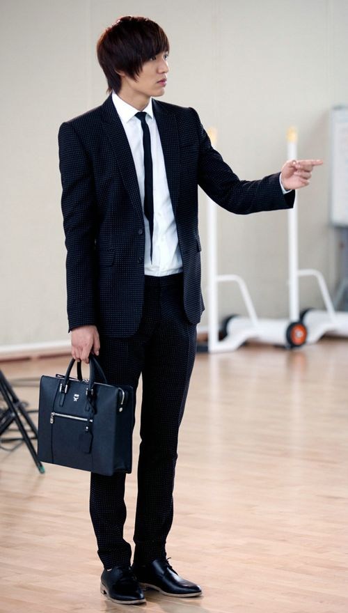 李敏浩2012西服时尚搭配。