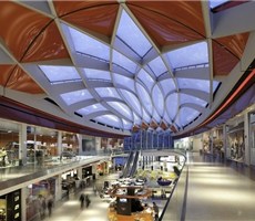 波浪型钢质屋顶：比利时M&#233;diacit&#233;购物中心