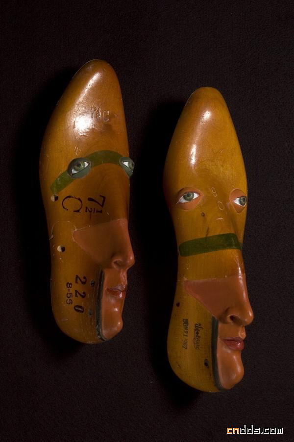 鞋子脸怪异的艺术作品