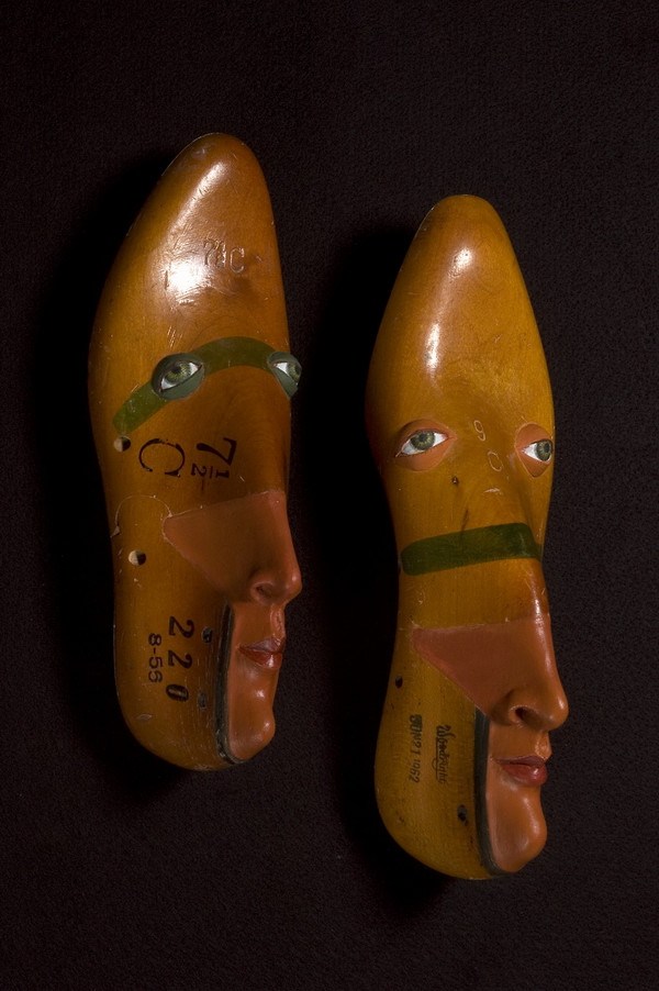 鞋子脸怪异的艺术作品