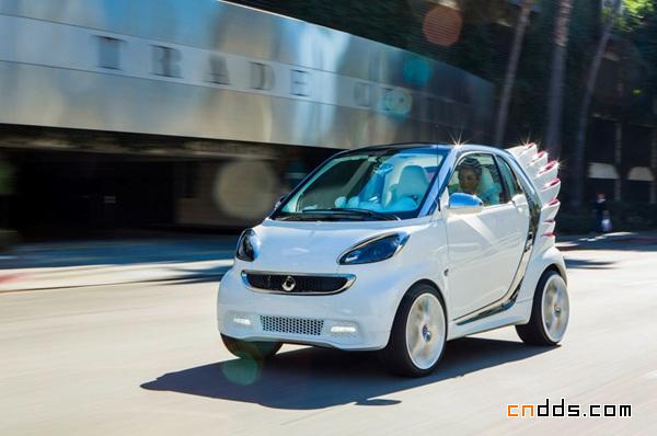 挥着翅膀的Smart Fortwo