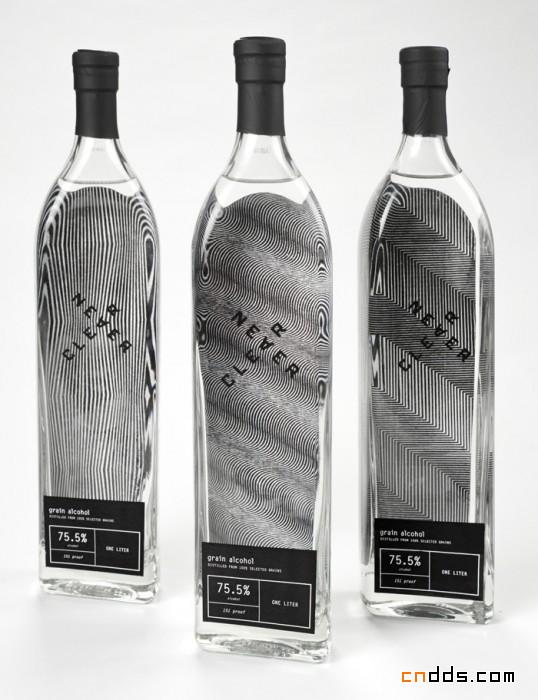 黑白相间的酒瓶设计