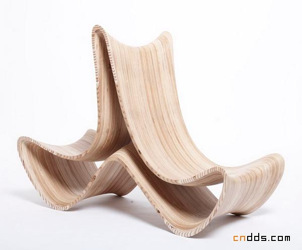 百变体位的优雅曲线椅设计
