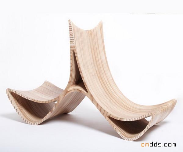 百变体位的优雅曲线椅设计