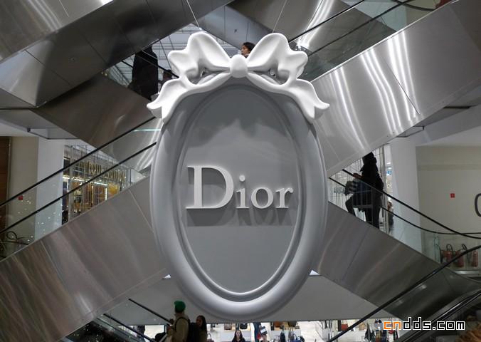 巴黎Dior在圣诞节橱窗展示设计欣赏