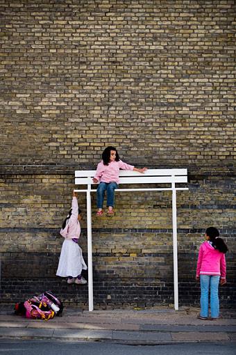 丹麥藝術家Jeppe Hein：公共長椅的另類設計