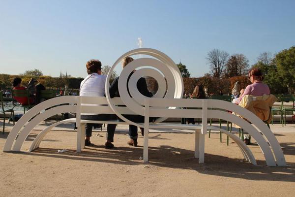 丹麥藝術家Jeppe Hein：公共長椅的另類設計