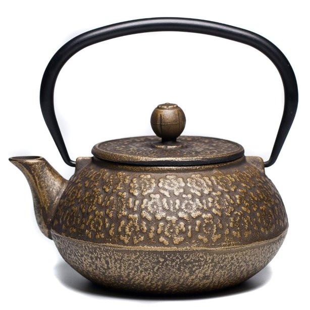 精美的日本工艺铸铁茶壶