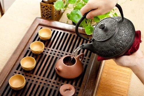 精美的日本工艺铸铁茶壶