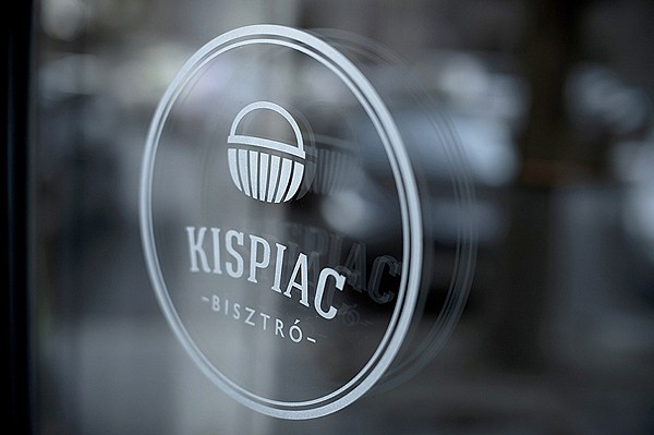 布达佩斯Kispiac餐馆品牌设计