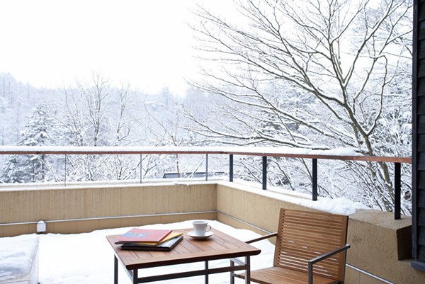 日本山谷里的村落溫泉度假村