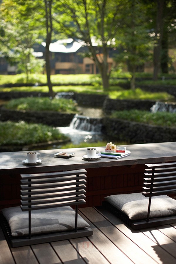 日本山谷里的村落溫泉度假村