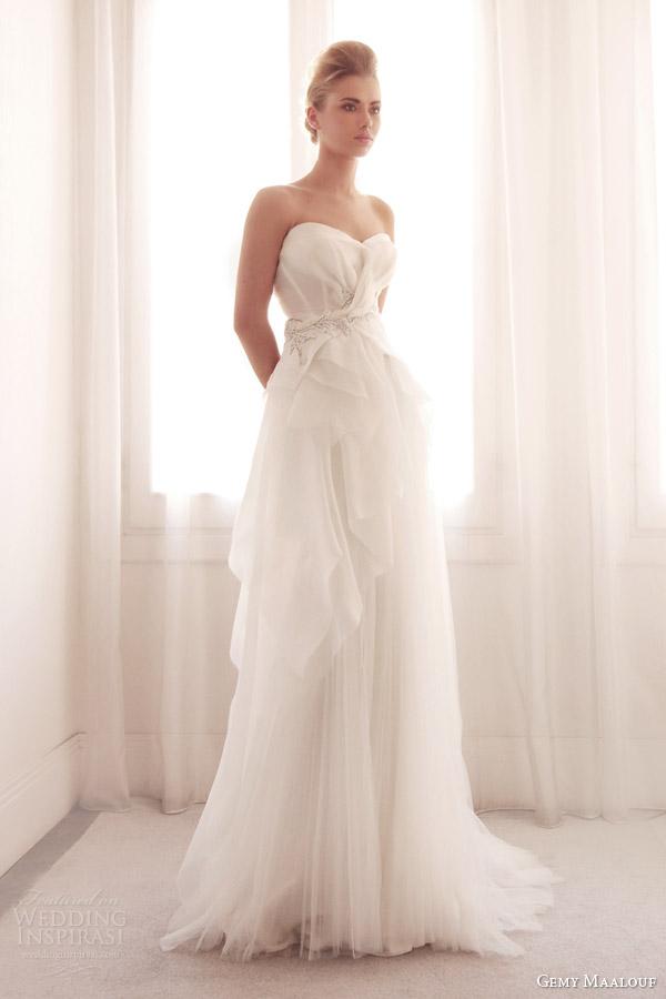 典雅中注入现代元素的婚纱设计