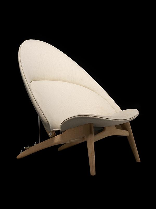 为纪念设计师一百周年诞辰而设计的椅子