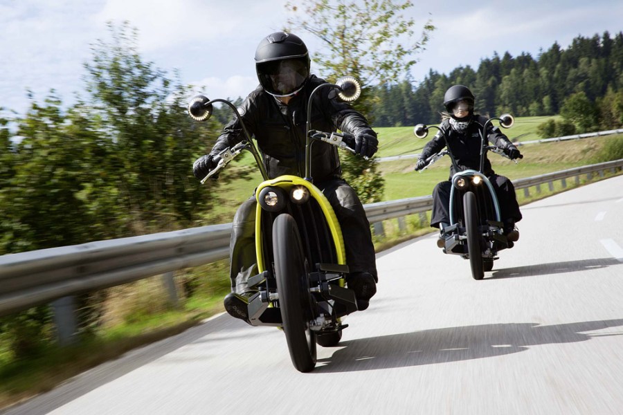 未来感十吓的电动摩托车
