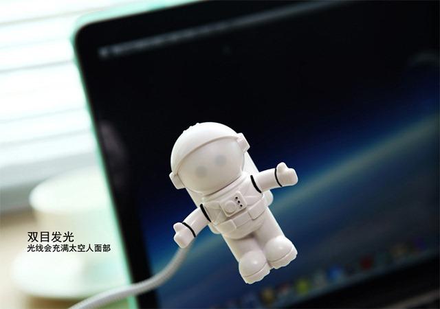 萌呆呆的太空人USB键盘灯