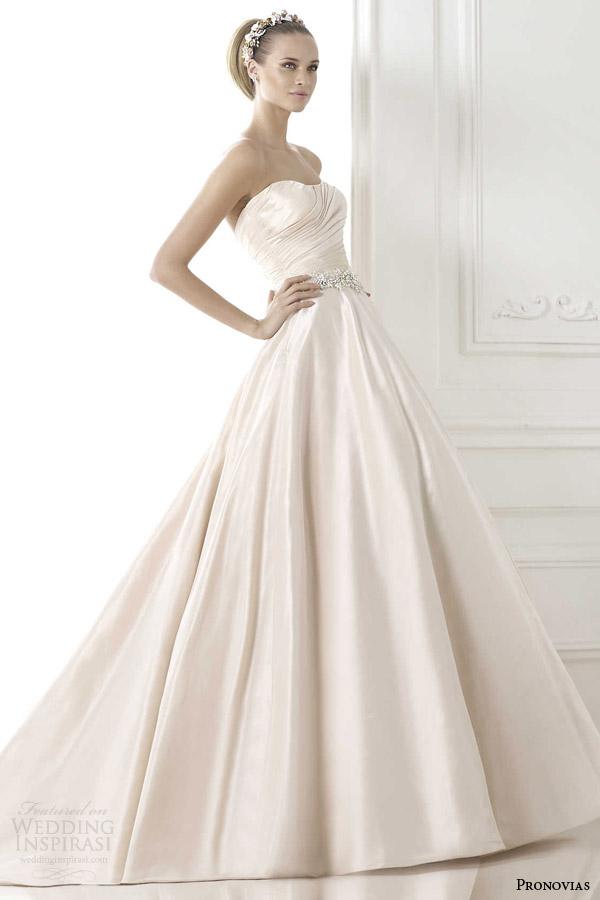 Pronovias 2015年新款婚紗系列