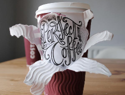 :咖啡杯上的创意艺术字体设计