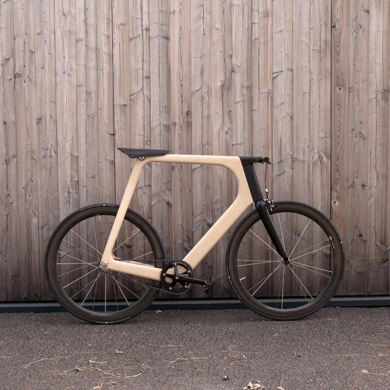 极简主义风格木质自行车