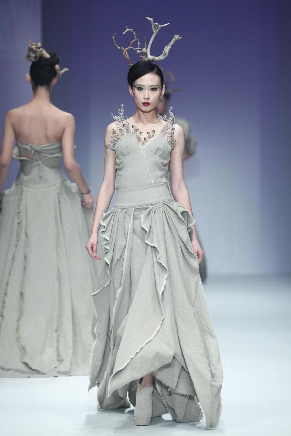 中国国际时装周上的楼兰风情