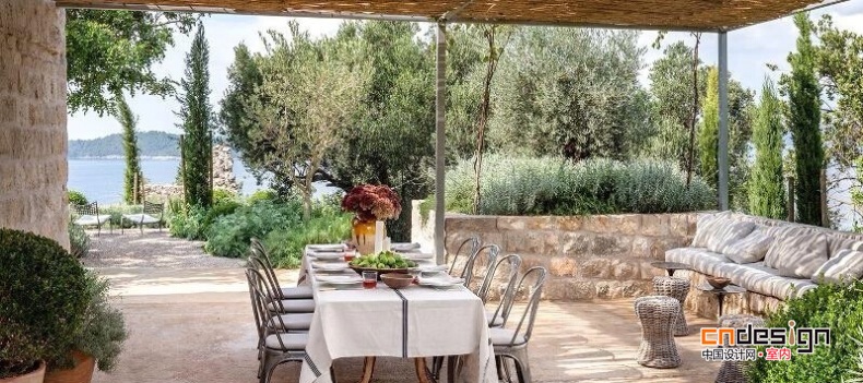 stone walls and natural colors for this dalmatian coast house