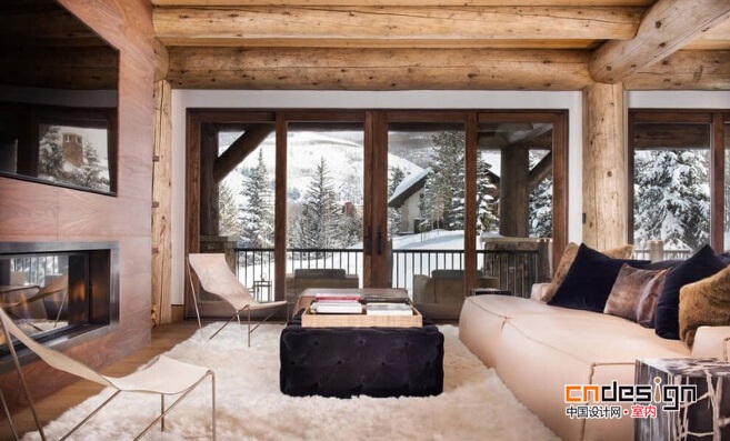 雪山边木质打造的小屋，太美了！