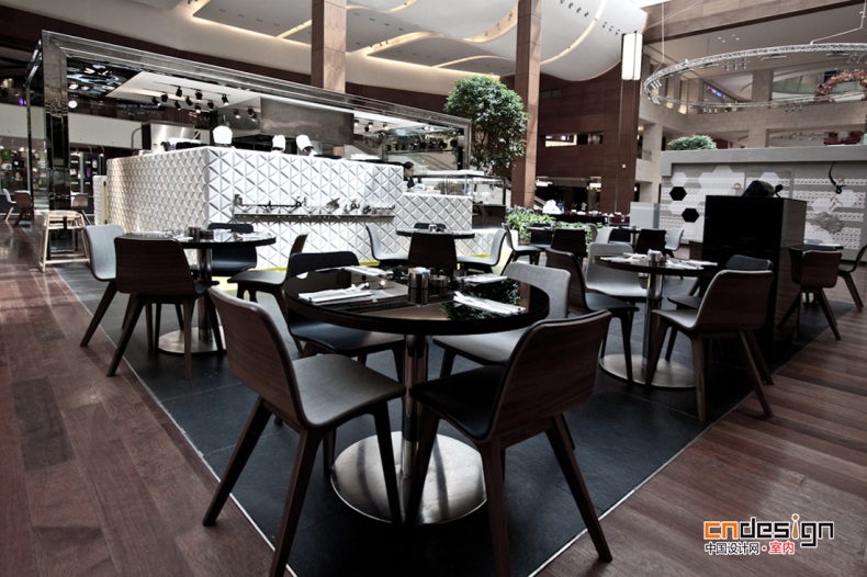 科威特南苏拉360度商城——辣妹咖啡厅