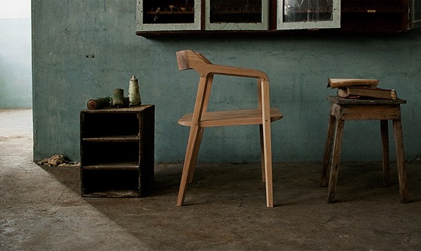 葡萄牙木工工作室设计制作的KUNDERA靠背椅 