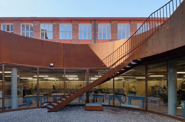 瑞典，斯德哥尔摩，考顿钢表皮覆盖的皇家工学院（KTH）建筑学院