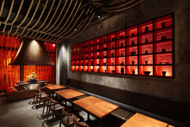 红色日系餐厅，Kemuri上海分店