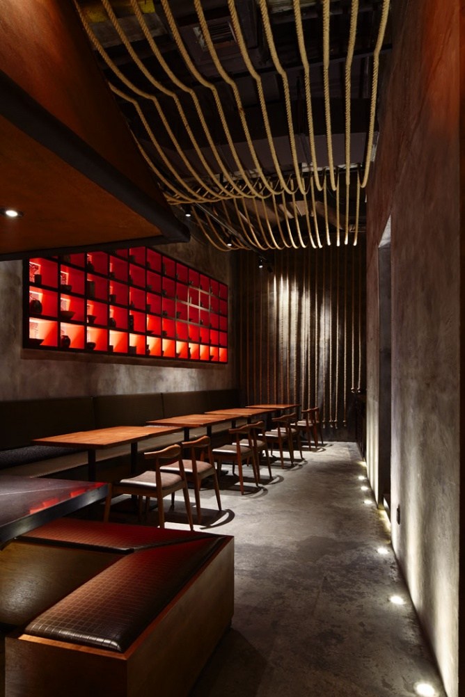 红色日系餐厅，Kemuri上海分店