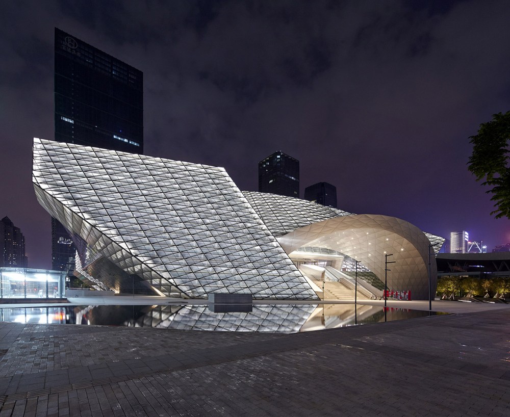深圳当代艺术馆及城市规划展览馆建筑灯光设计