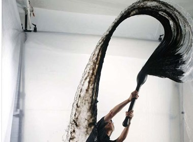 本艺术家丸山真: 在天空写作